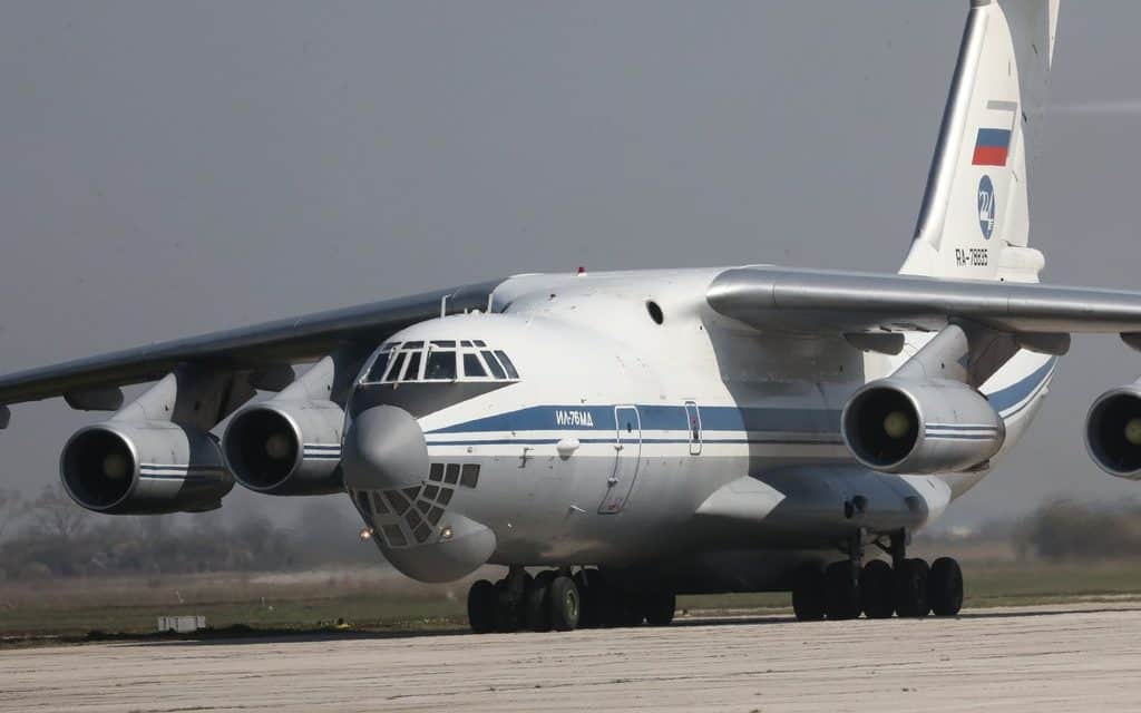 Авион са лекарима и медицинском опремом стигао из Русије