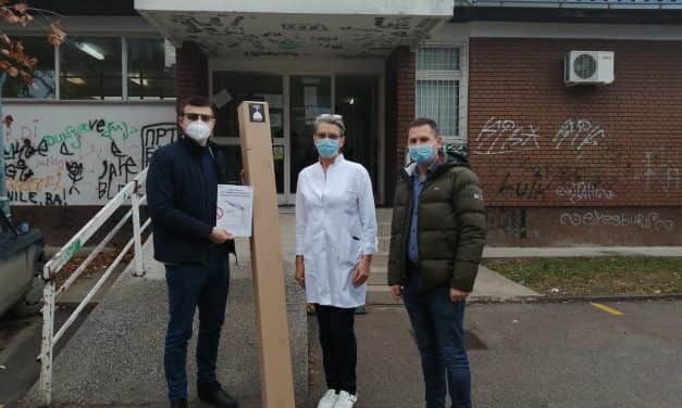 Ковид амбуланти у Бачкој Паланци уручена светиљка за интензивну дезинфекцију ваздуха