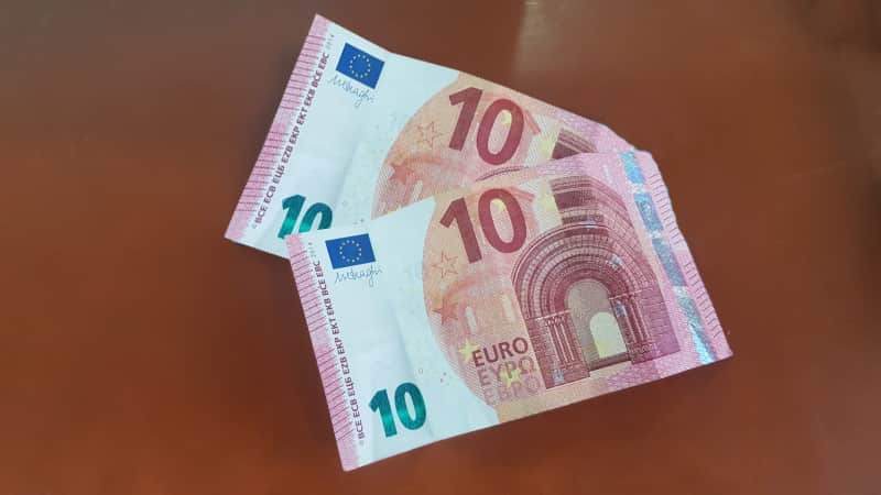 Данас почиње исплата од 20 евра  државне помоћи
