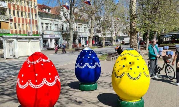 Осликавање и украшавање ускршњих јаја у центру града
