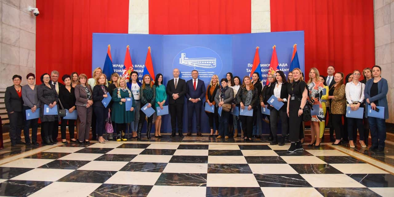 Уручени уговори по конкурсу за женско предузетништво: 7,5 милиона динара за 49 предузетница у Војводини
