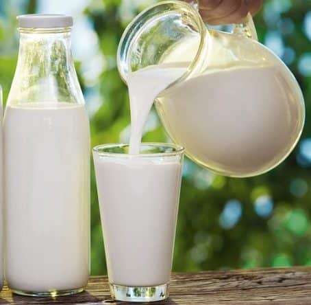Влада Србије ограничила цену млека и трговачку маржу
