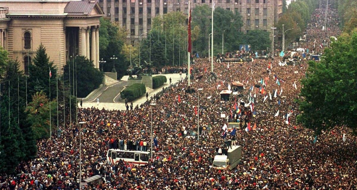 Данас се навршава 22 године великих демонстрација у Београду