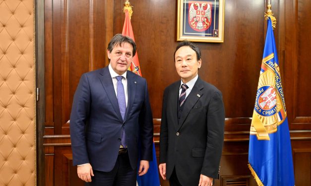 Ministar Gašić sa ambasadorom Japana, razgovarali o saradnji u oblasti vandrednih situacija i unutrašnje kontrole policije