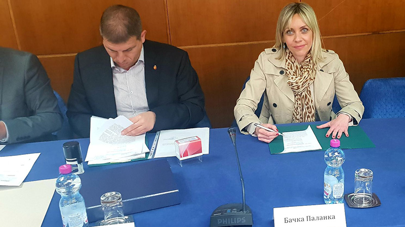 Potpisan ugovor o sufinansiranju adaptacije kotlarnica u osnovnim školama u Silbašu, Paragama i Gajdobri