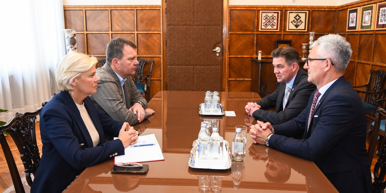 Predsednik Mirović sa delegacijom Crvenog krsta Vojvodine o nastavku podrške toj humanitarnoj organizaciji