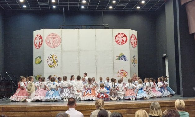 Održana Zonska smotra dečijeg folklornog stvaralaštva