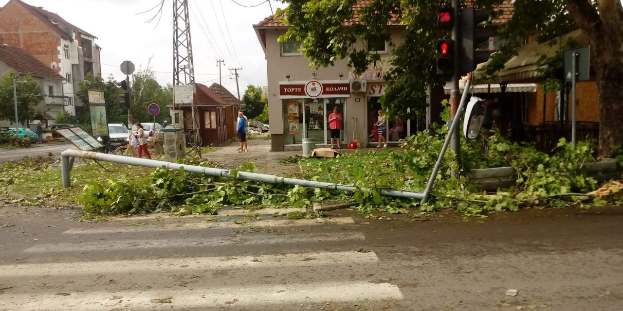 Muškarac stradao od strujnog udara tokom nevremena