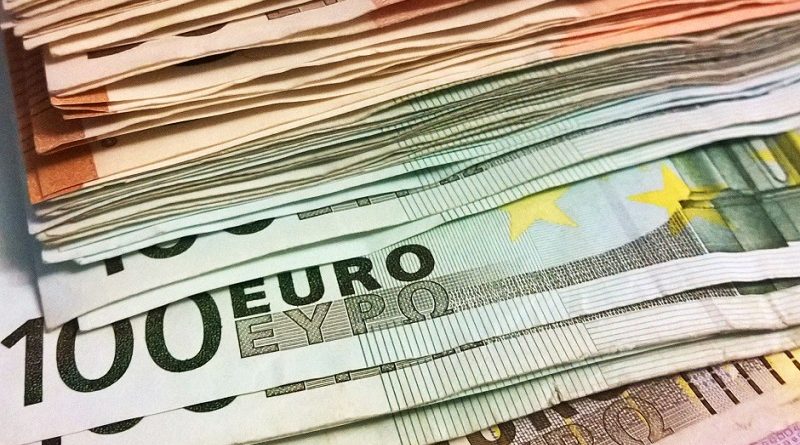 Prosečna plata 1.000 evra u decembru 2025. godine