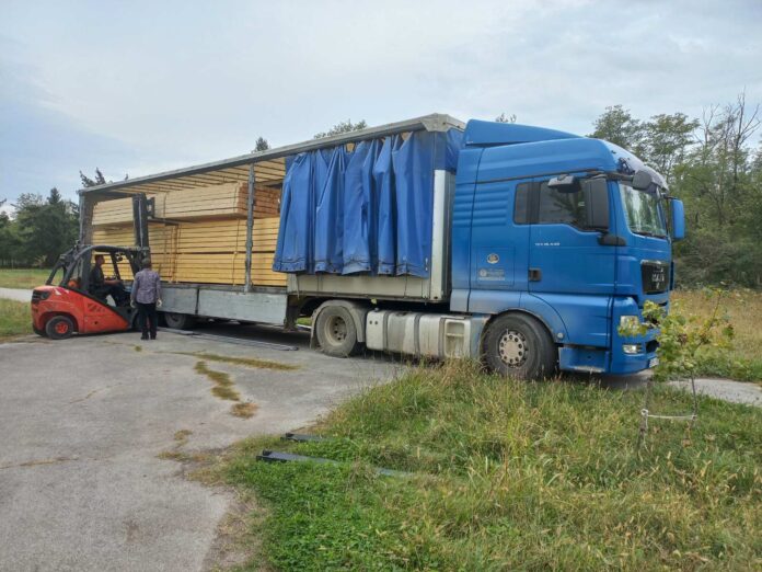 U Bačkoj Palanci počela dodela građevinskog materijala za sanaciju kuća i stambenih zgrada oštećenih u julskim olujama