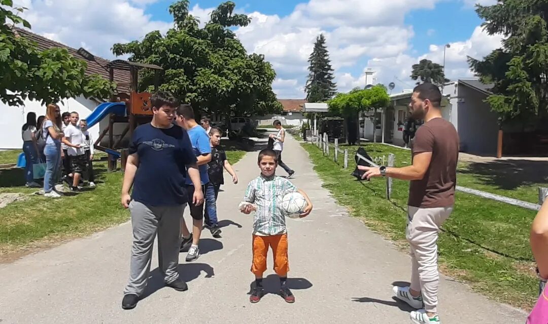 Tradicionalno druženje  u izletištu “Bagremara” dece, roditelja i nastavnika škole Heroj Pinki