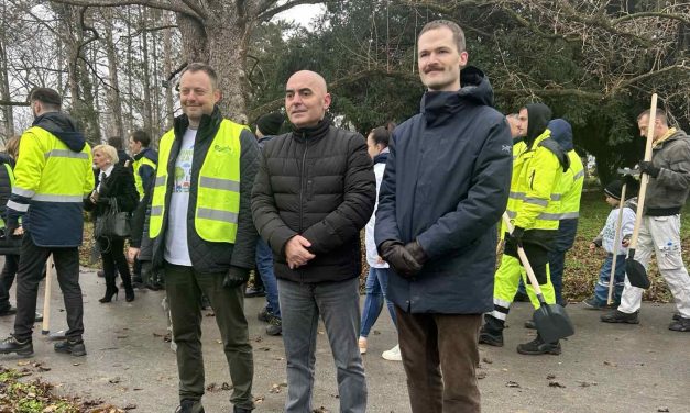 Šušnica prisustvovao sadnji 90 sadnica u parku u centru Čelareva