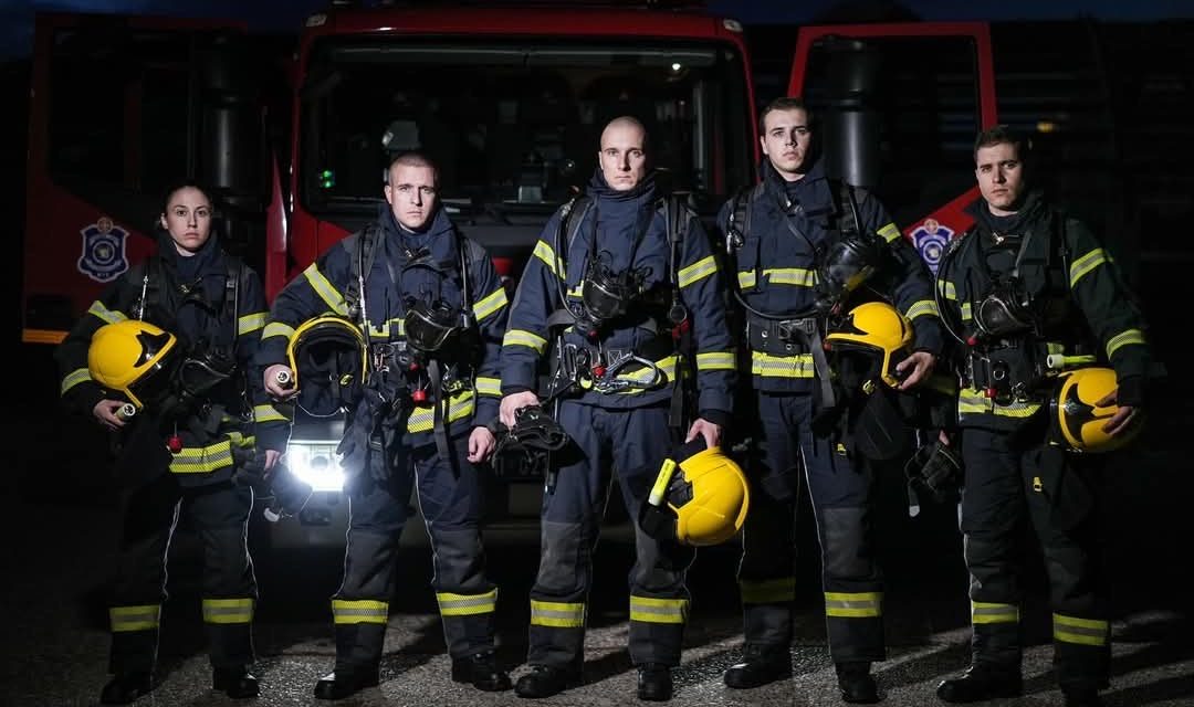 Ako ste hrabri, neustrašivi i volite da pomažete ljudima u nevolji, priključite se vatrogasnoj porodici heroja!